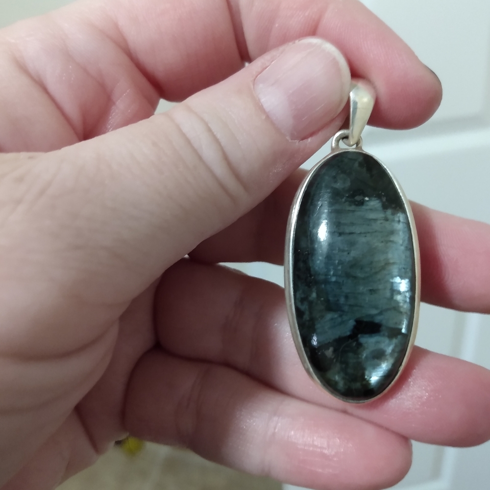 Larkavite SS Pendant